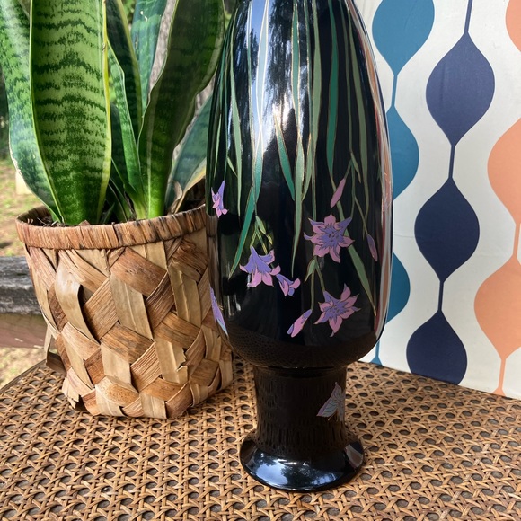 Vintage Japanese Lacquered Black Iris Vase w/Gold Trim - Picture 11 of 14